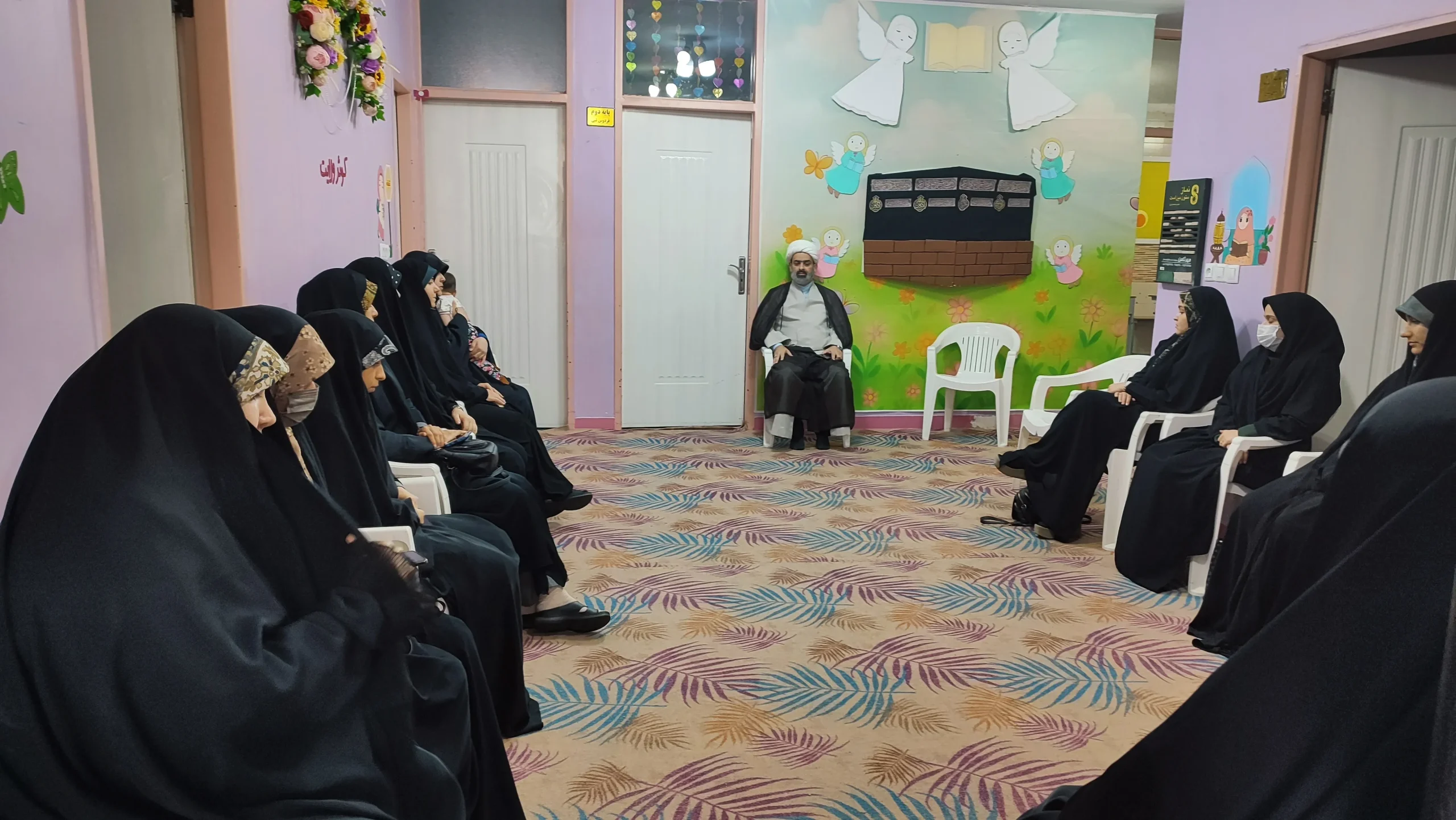 جلسات هم افزایی معلمین و کادر دبستان